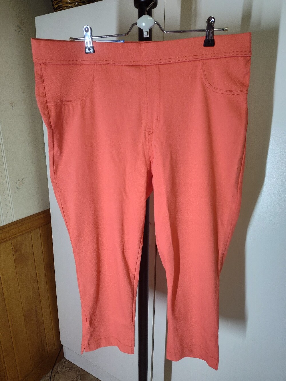 NWT Time And Tru Women's Coral Fitted Stretch Pull-On Jeans Stretch Capri XXXL